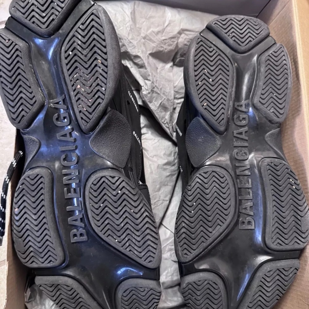 Balenciaga Triple S AllOver Logo Sneaker-Black - Picture 5 of 5